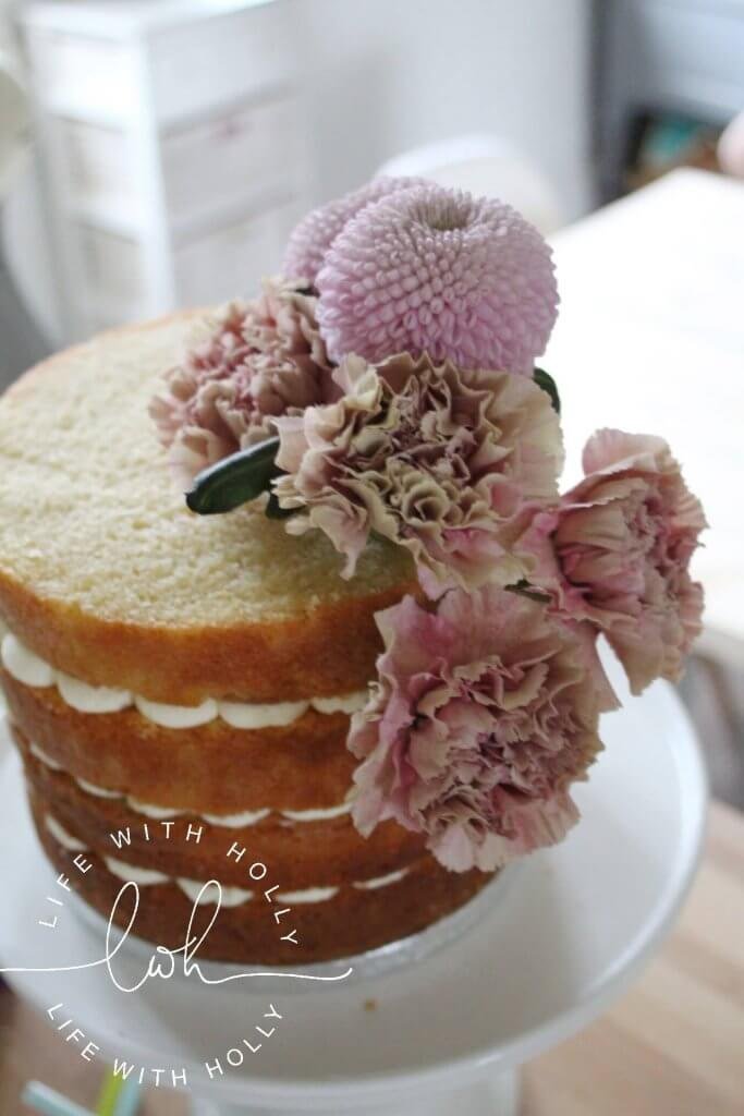 ife with Holly - Creating a Perfect Floral Cake for Mother's Day (3)-min