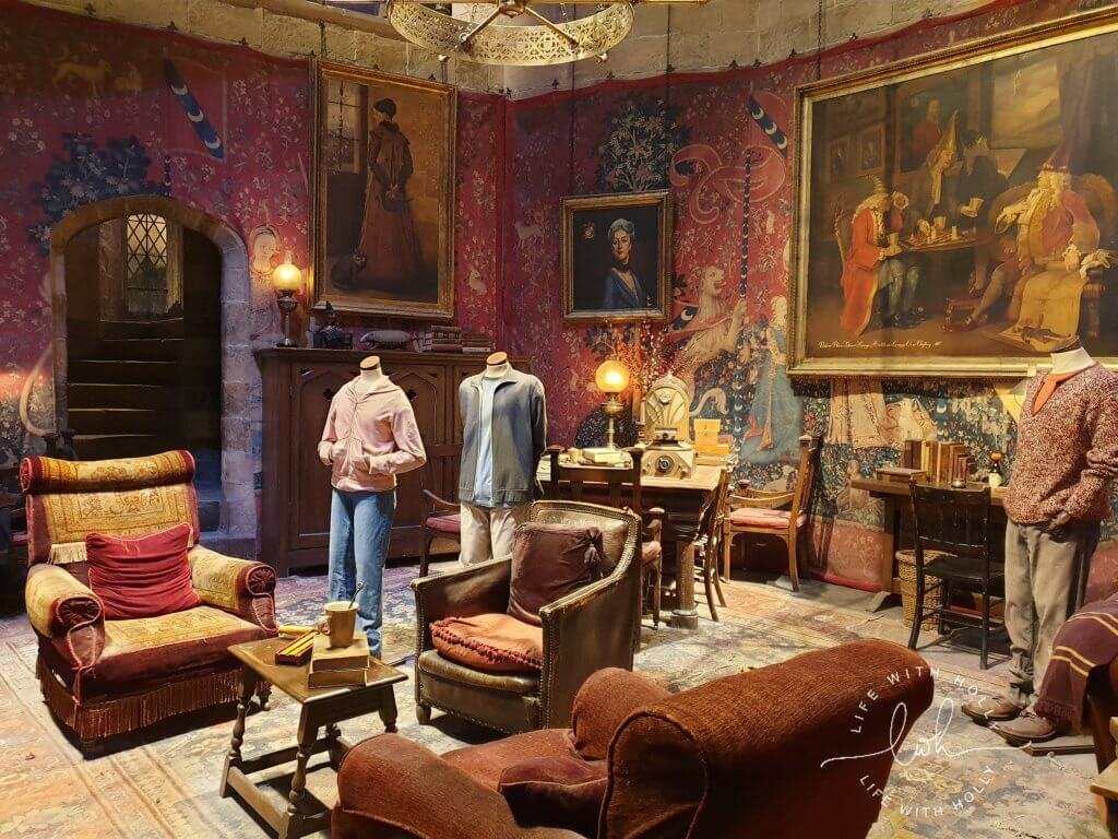 Gryffindor Common Room Harry-Potter-Studios-Tours-Tips-and-Advice-for-Getting-the-Most-Out-of-Your-Trip-by-Life-with-Holly