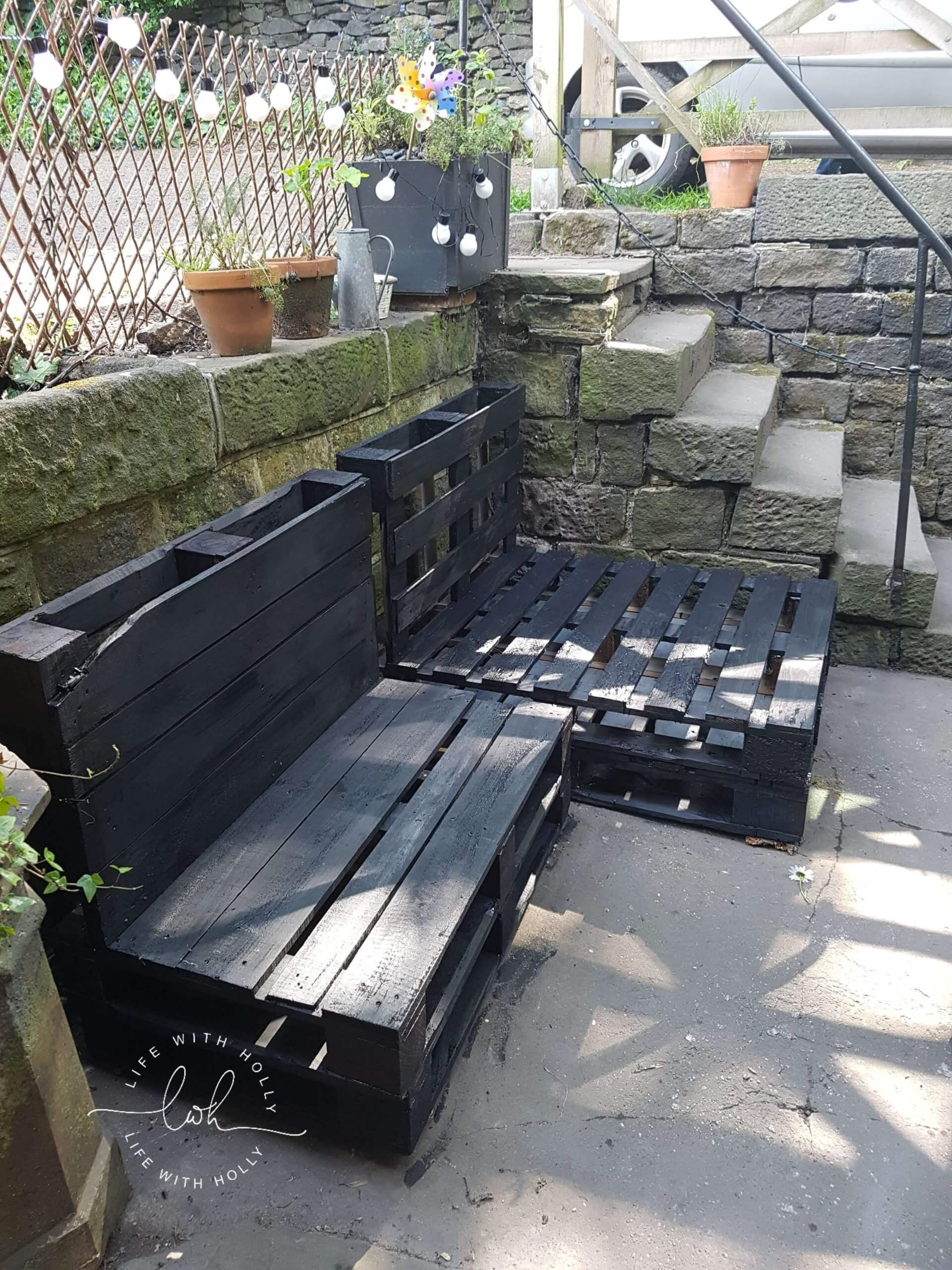 How to Make a Pallet Sofa - An Easy Tutorial - Life with Holly