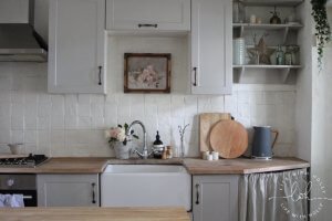 Grey Shaker Kitchen with Wood Worktops - Cheaper Vintage Artwork