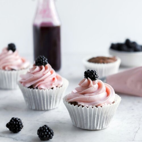 Chocolate and blackberry cupcakes