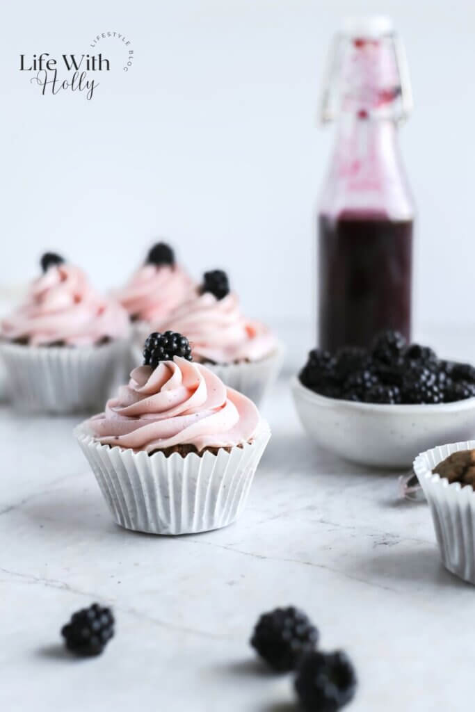 Chocolate and blackberry cupcakes