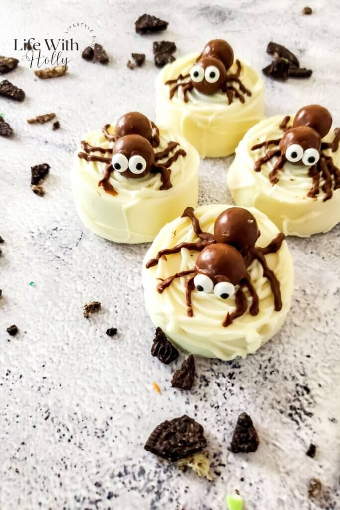 Spider Oreos for Halloween