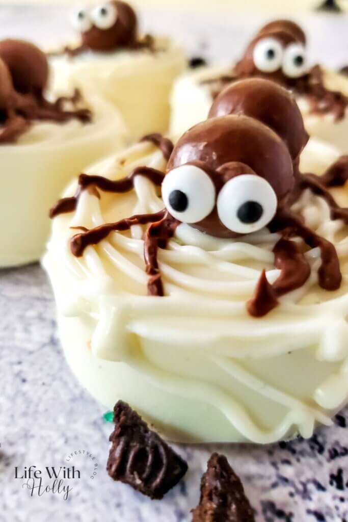 Spider Oreos for Halloween