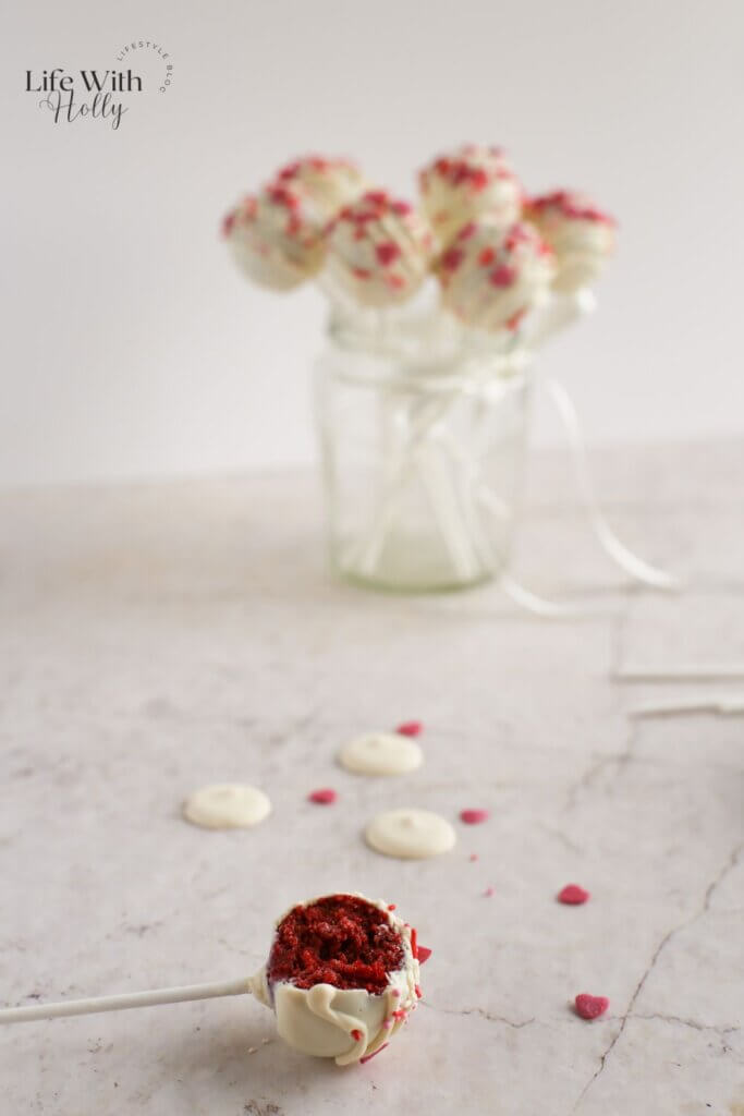 Easy Red Velvet Cake Pops Recipe