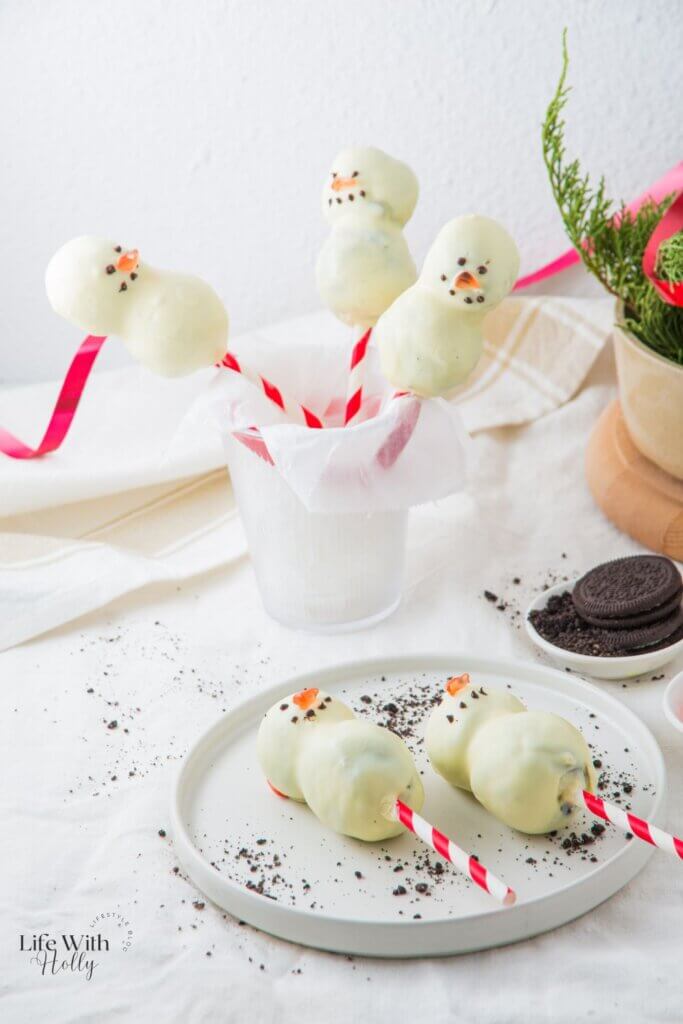 Easy Snowman Cake Pops, a perfect no-bake Christmas treat!