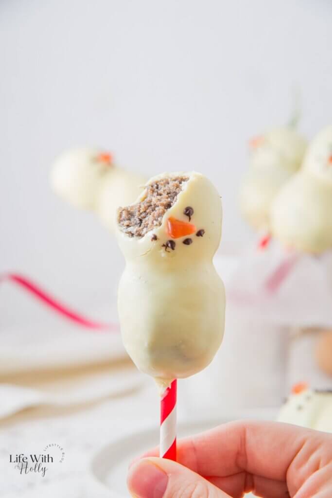 Easy Snowman Cake Pops, a perfect no-bake Christmas treat!