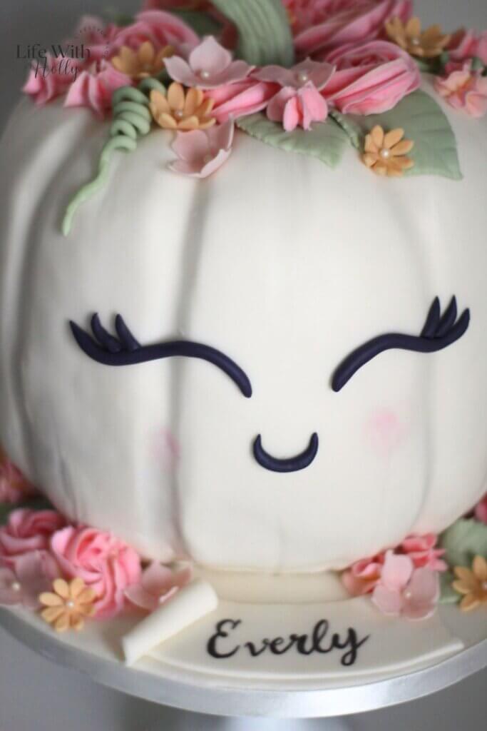 Cute pumpkin Halloween cake