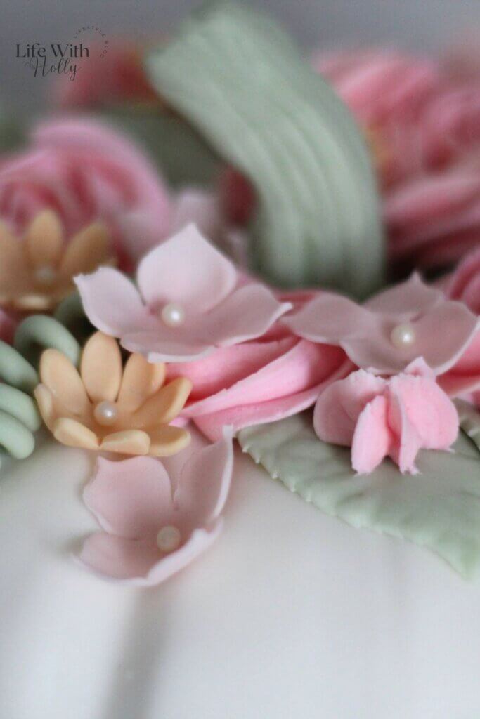 Cute pumpkin Halloween cake