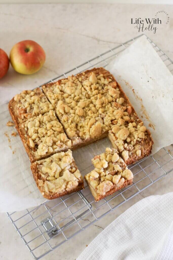 Apple Crumble Cookie Bar