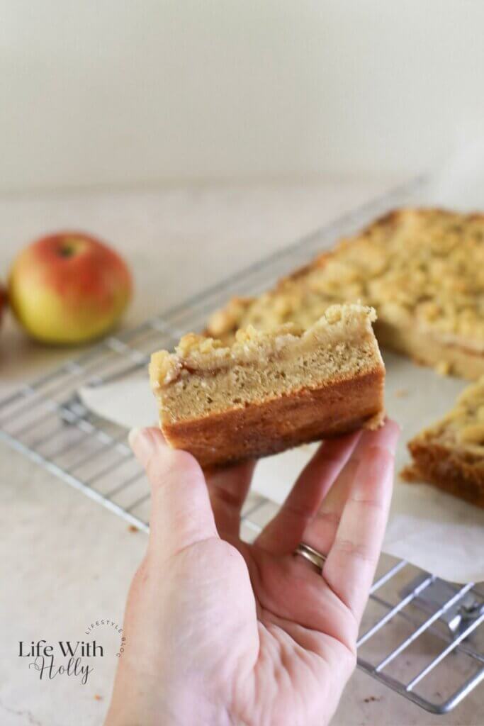 Apple Crumble Cookie Bar