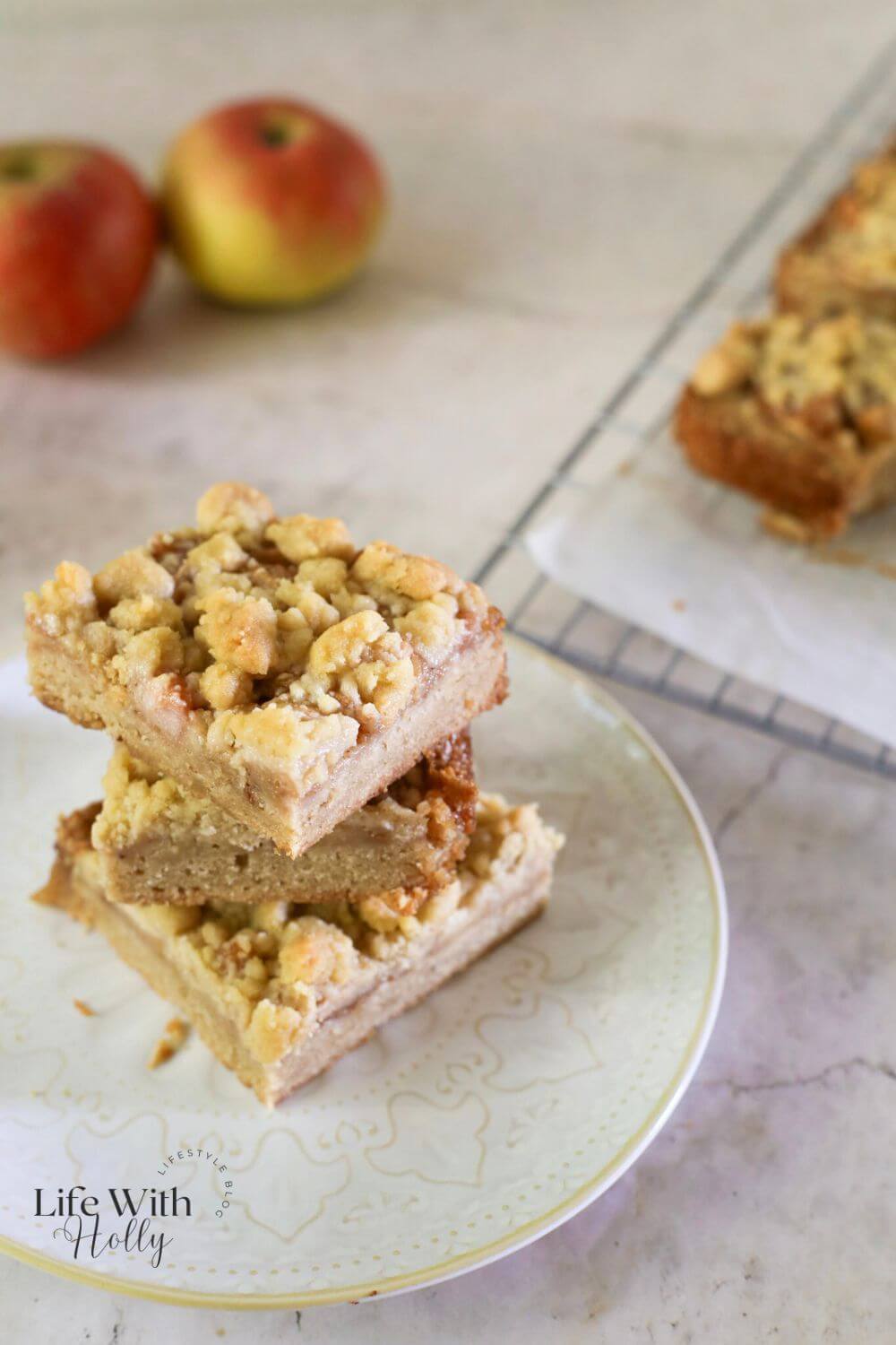 Apple Crumble Cookie Bar