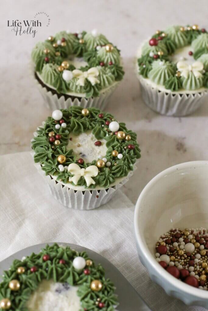 Easy Christmas Wreath Cupcakes