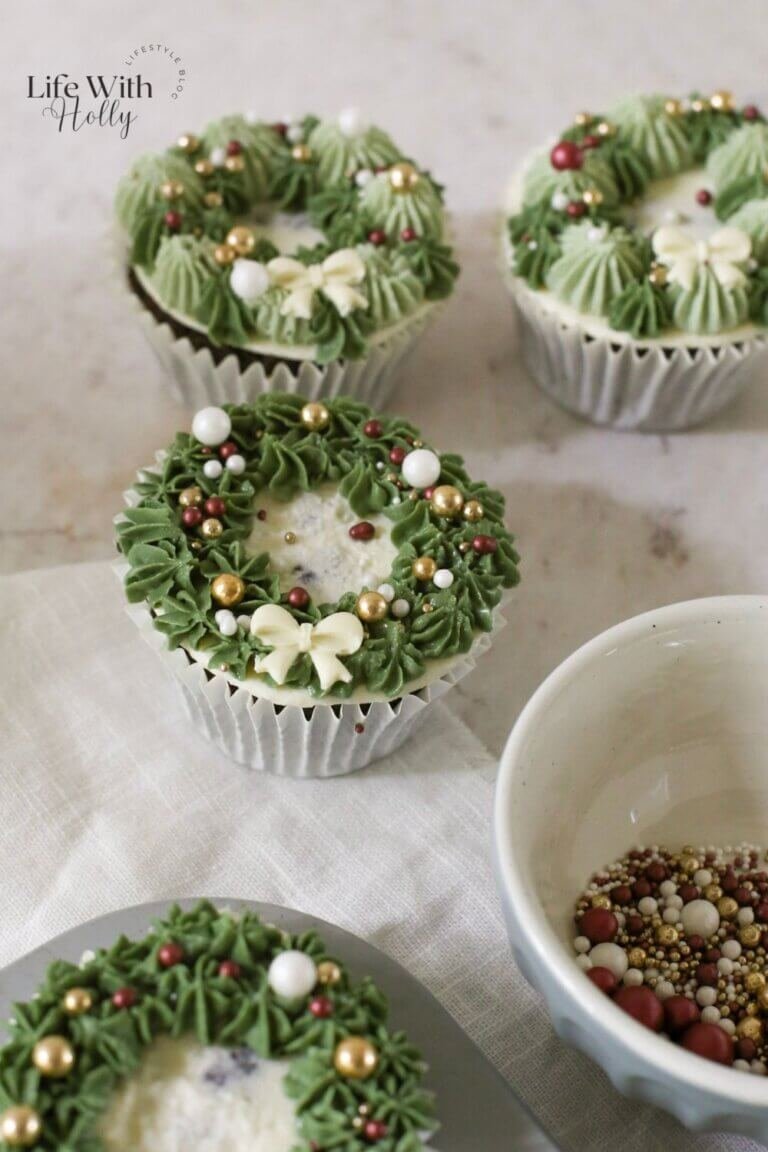 Easy Christmas Wreath Cupcakes