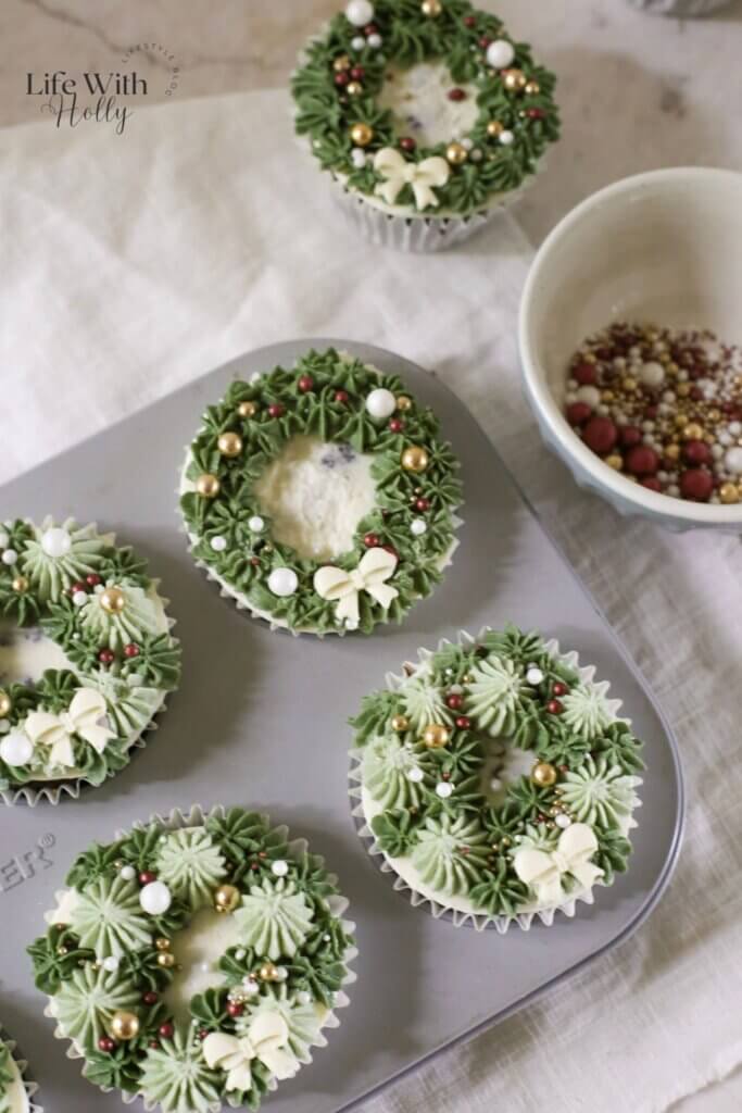 Easy Christmas Wreath Cupcakes