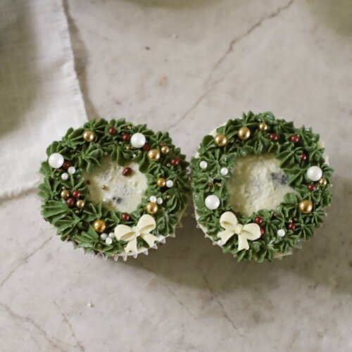 Easy Christmas Wreath Cupcakes