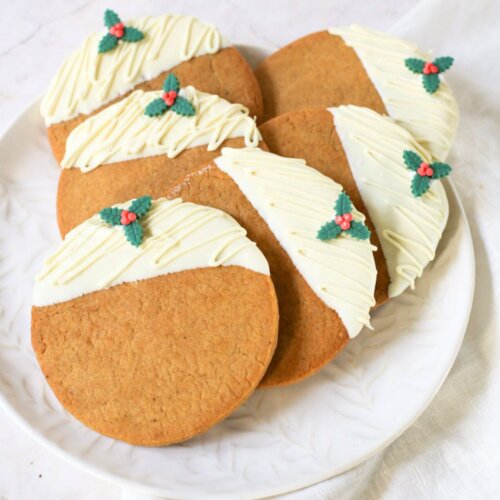 Christmas Gingerbread Cookies that look like Christmas puddings