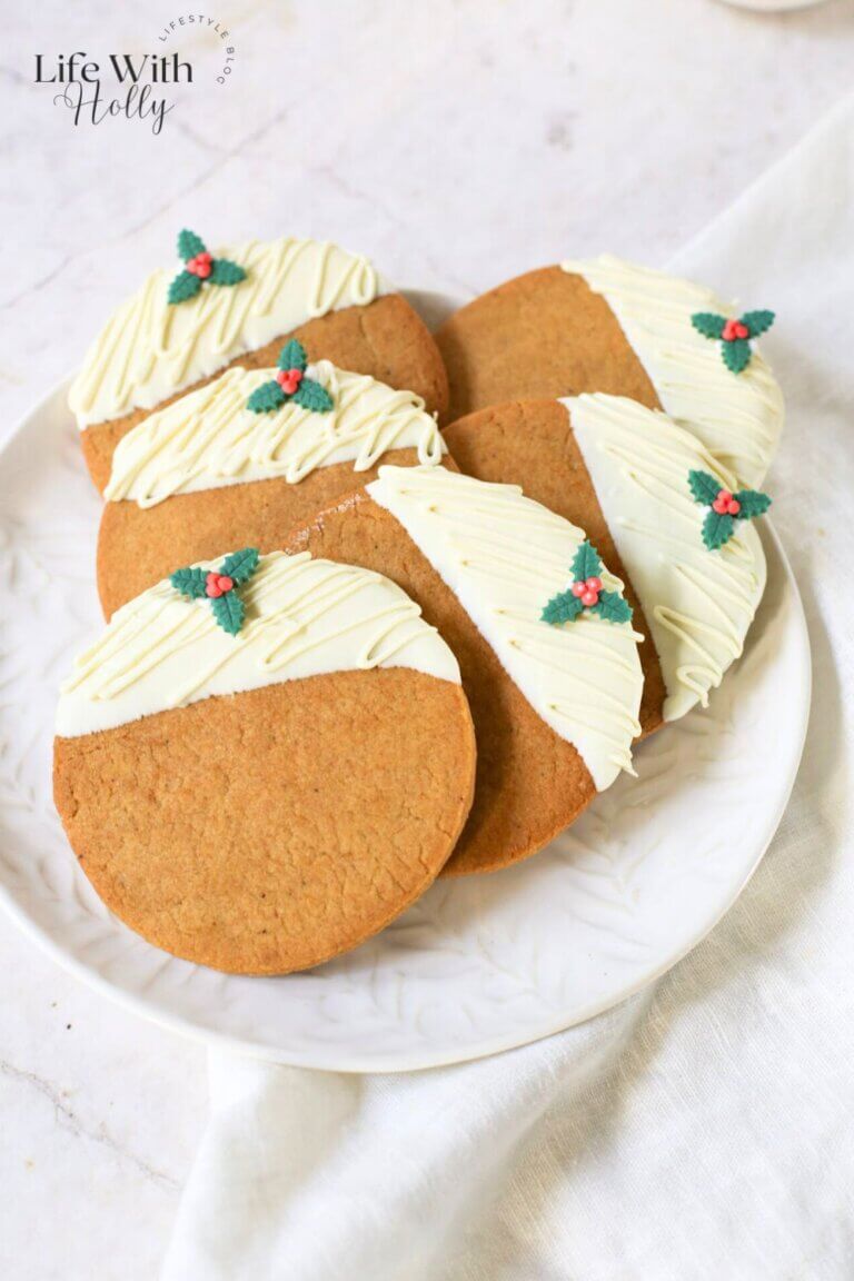 Christmas Gingerbread Cookies that look like Christmas puddings