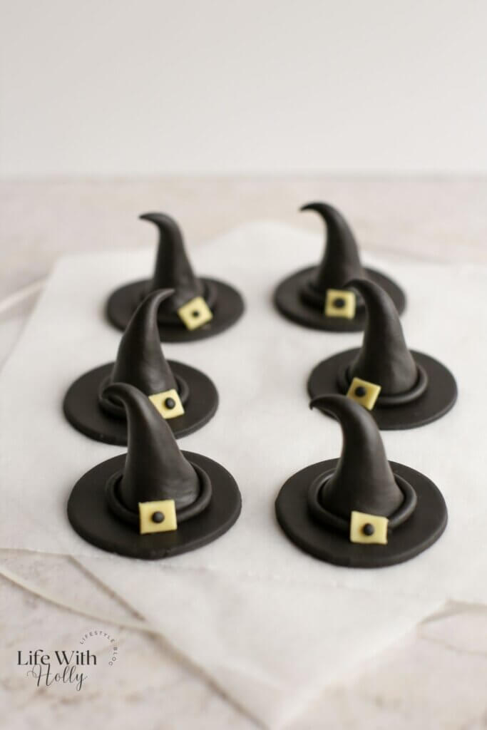 witch hat cupcake toppers for Halloween