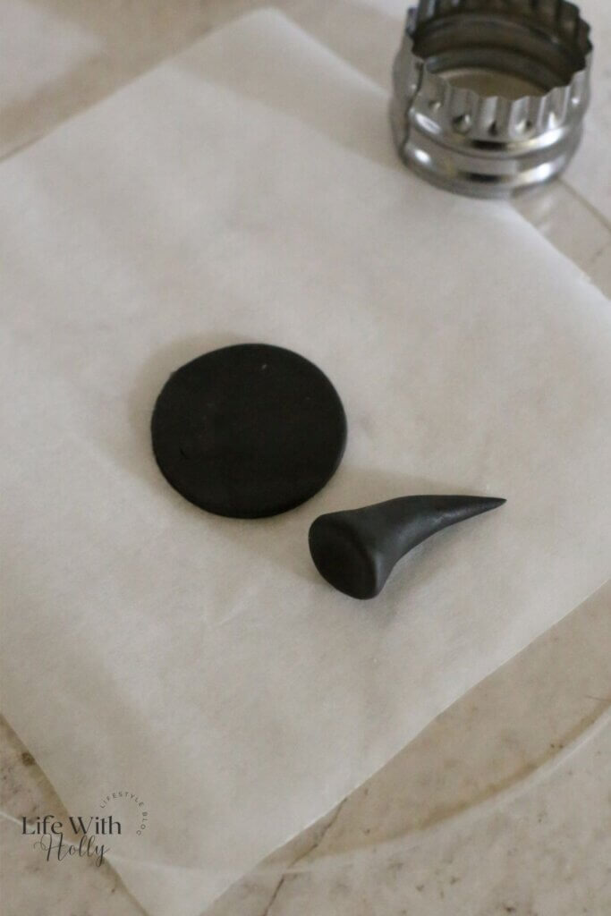 Making Black and white witch hat cupcakes for Halloween