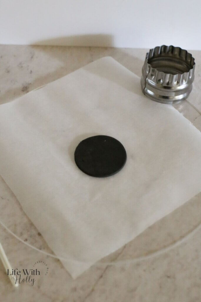 Making Black and white witch hat cupcakes for Halloween