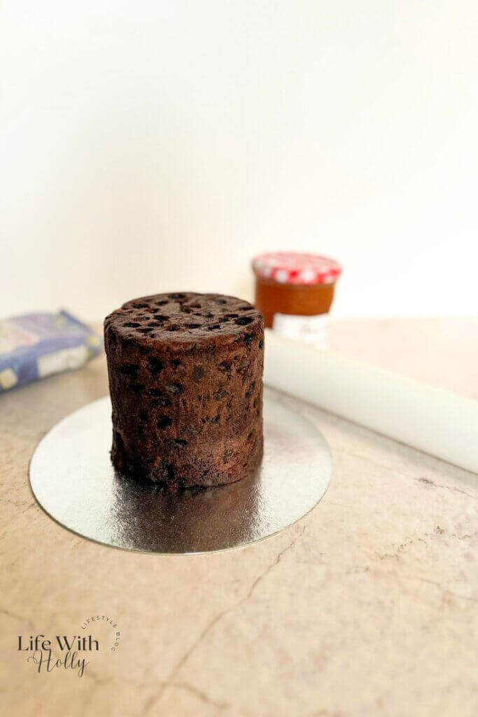 How to marzipan a fruit cake