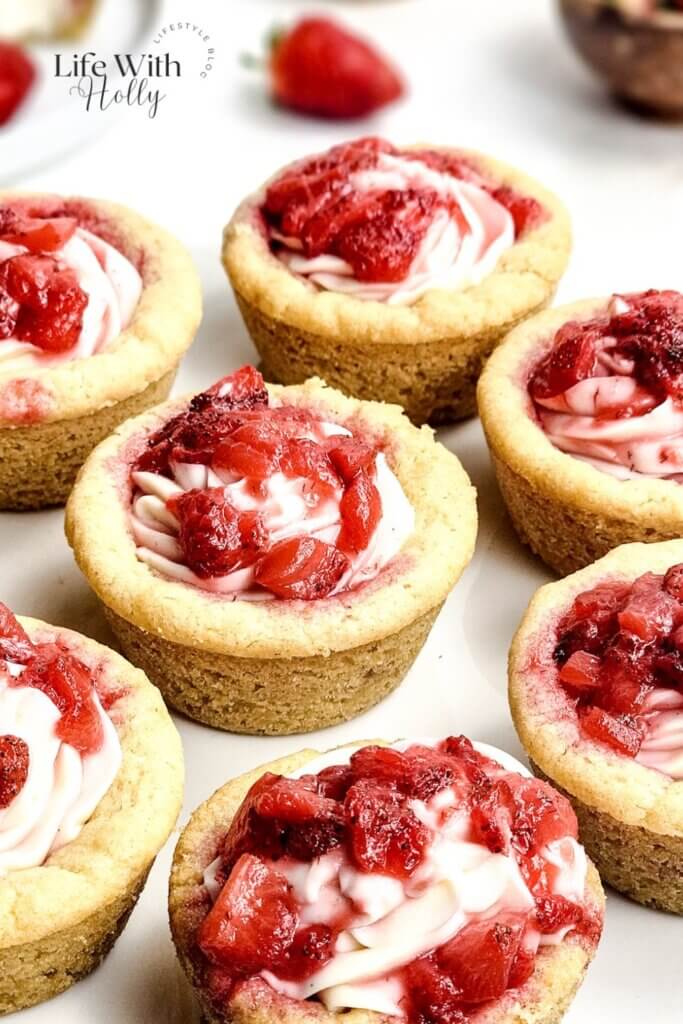 Strawberry cheesecake cookie cups
