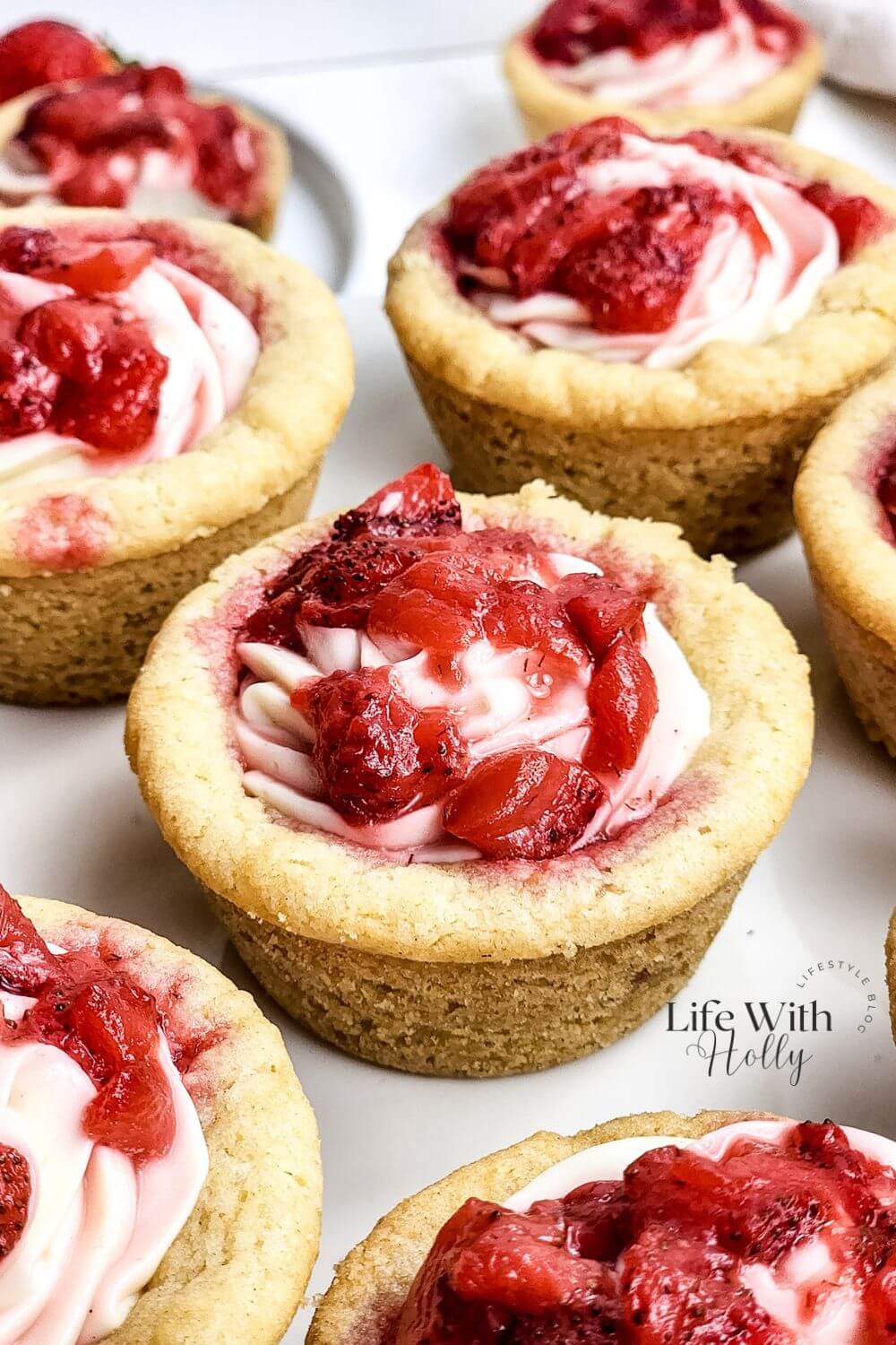 Strawberry cheesecake cookie cups