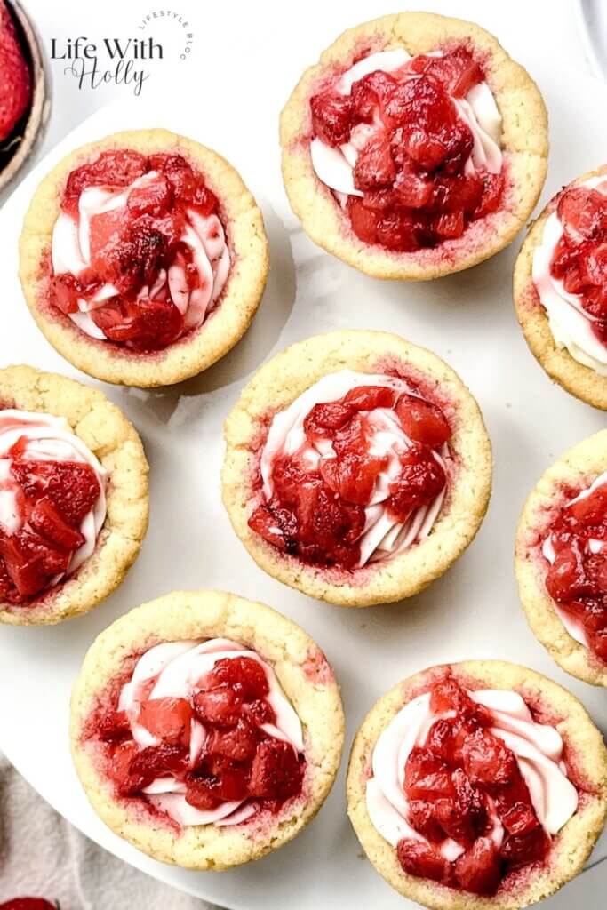 Strawberry cheesecake cookie cups