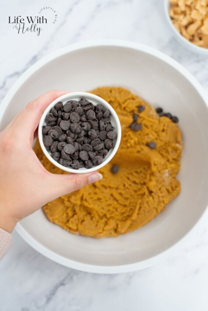 Adding choc chips to cookie dough